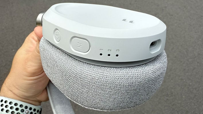 Closeup of the right earccup on Fractal Design's Scape headset.